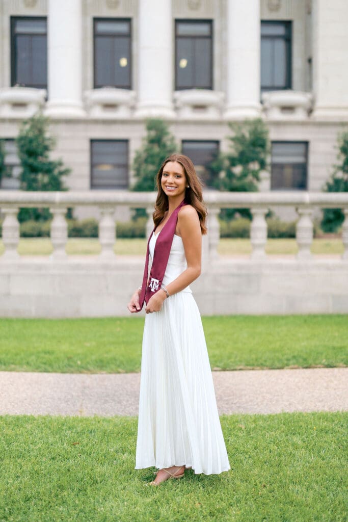 Aggie grad photo location at the Administration Building with columns and classic architecture